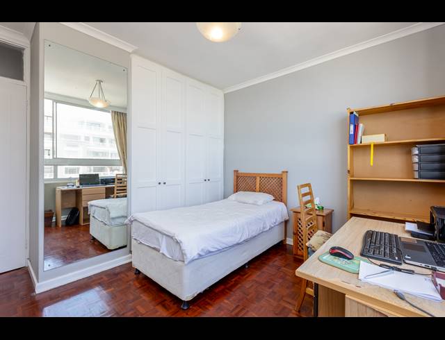 2 BEDROOM APARTMENT TO LET IN SEA POINT